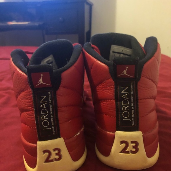 Jordan 12s gym reds used - Picture 4 of 7